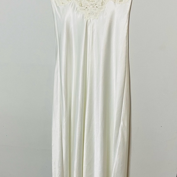 VTG Victoria's Secret Ivory Satin Lace Chemise Size M - Picture 4 of 10